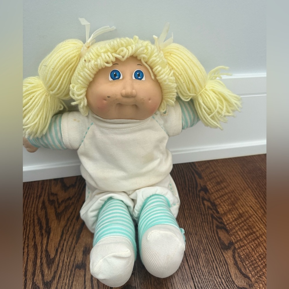 Original vintage 1983 Cabbage Patch Doll Signed Yellow Hair Rare collectible